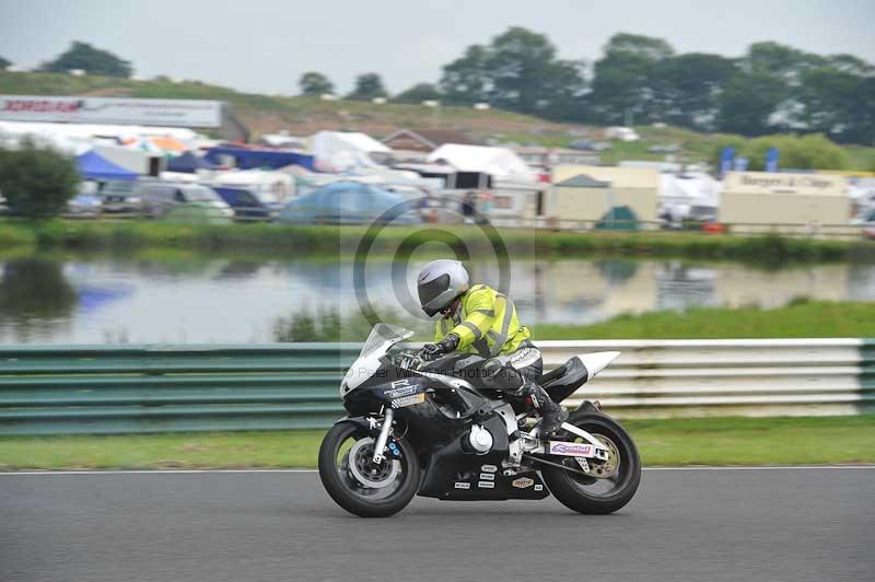 Mallory park Leicestershire;Mallory park photographs;Motorcycle action photographs;classic bikes;event digital images;eventdigitalimages;mallory park;no limits trackday;peter wileman photography;vintage bikes;vintage motorcycles;vmcc festival 1000 bikes