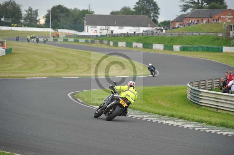 Mallory park Leicestershire;Mallory park photographs;Motorcycle action photographs;classic bikes;event digital images;eventdigitalimages;mallory park;no limits trackday;peter wileman photography;vintage bikes;vintage motorcycles;vmcc festival 1000 bikes