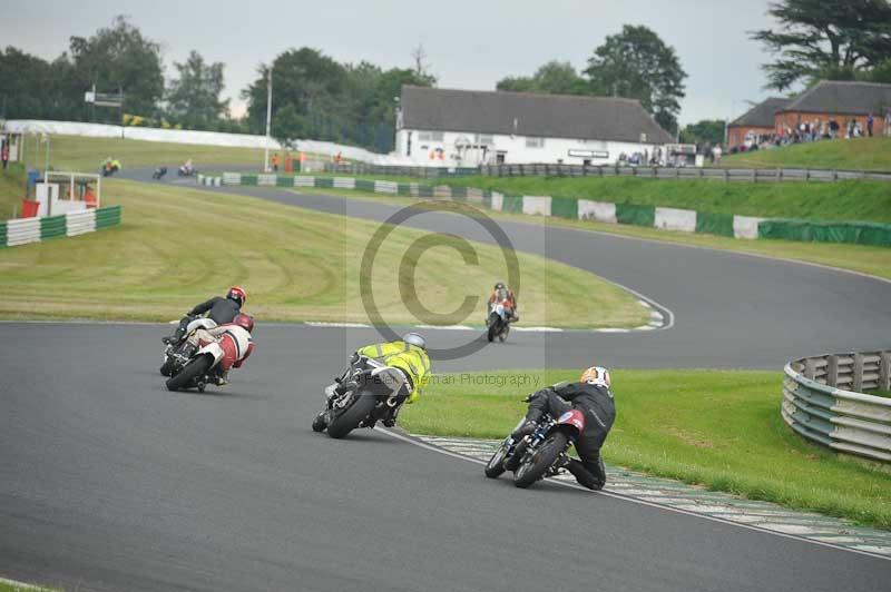 Mallory park Leicestershire;Mallory park photographs;Motorcycle action photographs;classic bikes;event digital images;eventdigitalimages;mallory park;no limits trackday;peter wileman photography;vintage bikes;vintage motorcycles;vmcc festival 1000 bikes