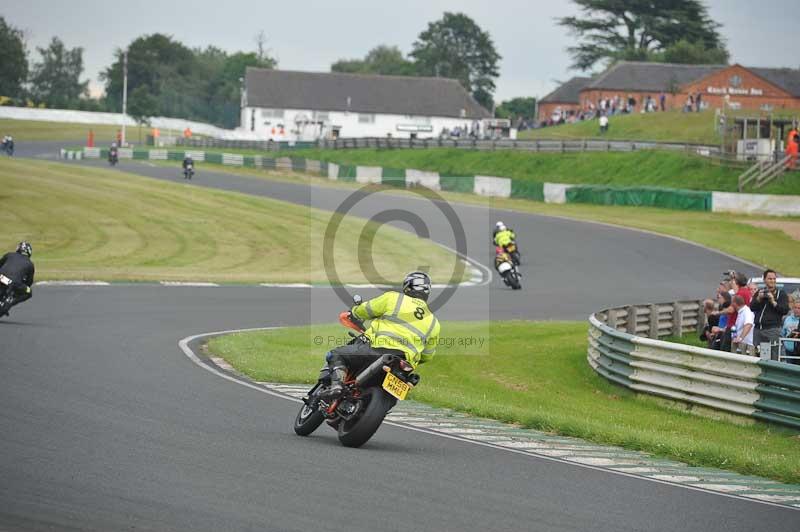 Mallory park Leicestershire;Mallory park photographs;Motorcycle action photographs;classic bikes;event digital images;eventdigitalimages;mallory park;no limits trackday;peter wileman photography;vintage bikes;vintage motorcycles;vmcc festival 1000 bikes