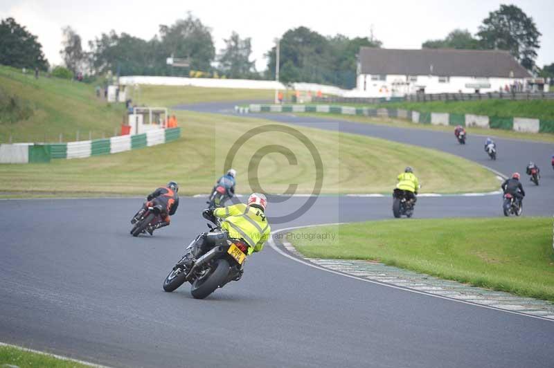 Mallory park Leicestershire;Mallory park photographs;Motorcycle action photographs;classic bikes;event digital images;eventdigitalimages;mallory park;no limits trackday;peter wileman photography;vintage bikes;vintage motorcycles;vmcc festival 1000 bikes