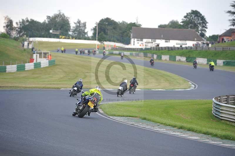 Mallory park Leicestershire;Mallory park photographs;Motorcycle action photographs;classic bikes;event digital images;eventdigitalimages;mallory park;no limits trackday;peter wileman photography;vintage bikes;vintage motorcycles;vmcc festival 1000 bikes