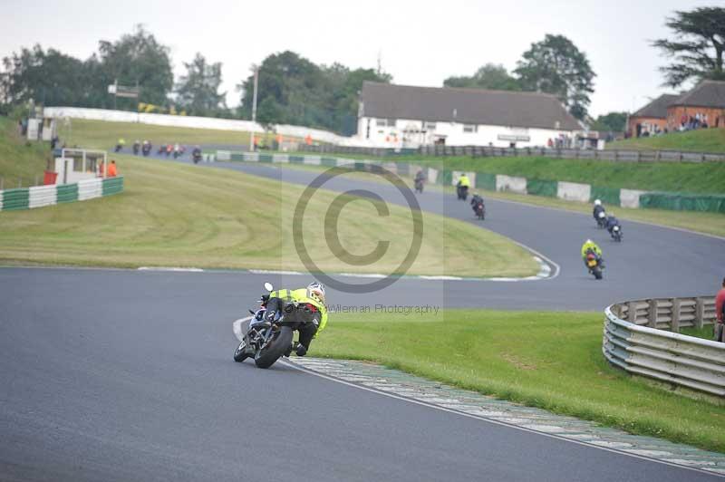 Mallory park Leicestershire;Mallory park photographs;Motorcycle action photographs;classic bikes;event digital images;eventdigitalimages;mallory park;no limits trackday;peter wileman photography;vintage bikes;vintage motorcycles;vmcc festival 1000 bikes