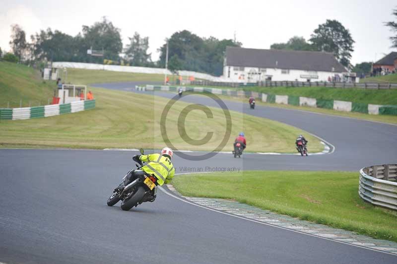 Mallory park Leicestershire;Mallory park photographs;Motorcycle action photographs;classic bikes;event digital images;eventdigitalimages;mallory park;no limits trackday;peter wileman photography;vintage bikes;vintage motorcycles;vmcc festival 1000 bikes