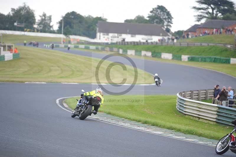 Mallory park Leicestershire;Mallory park photographs;Motorcycle action photographs;classic bikes;event digital images;eventdigitalimages;mallory park;no limits trackday;peter wileman photography;vintage bikes;vintage motorcycles;vmcc festival 1000 bikes