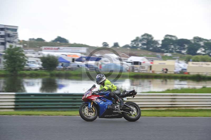 Mallory park Leicestershire;Mallory park photographs;Motorcycle action photographs;classic bikes;event digital images;eventdigitalimages;mallory park;no limits trackday;peter wileman photography;vintage bikes;vintage motorcycles;vmcc festival 1000 bikes