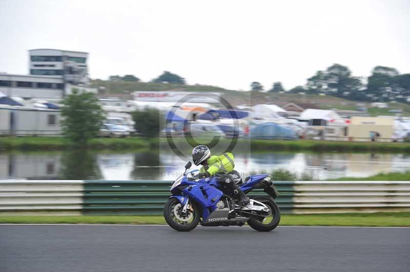 Mallory park Leicestershire;Mallory park photographs;Motorcycle action photographs;classic bikes;event digital images;eventdigitalimages;mallory park;no limits trackday;peter wileman photography;vintage bikes;vintage motorcycles;vmcc festival 1000 bikes