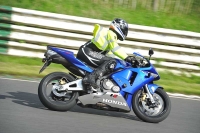 Mallory-park-Leicestershire;Mallory-park-photographs;Motorcycle-action-photographs;classic-bikes;event-digital-images;eventdigitalimages;mallory-park;no-limits-trackday;peter-wileman-photography;vintage-bikes;vintage-motorcycles;vmcc-festival-1000-bikes