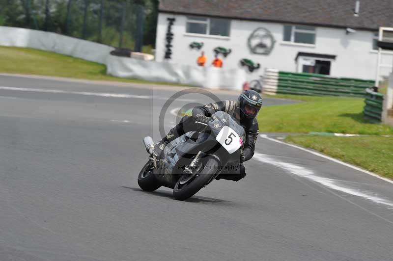 Mallory park Leicestershire;Mallory park photographs;Motorcycle action photographs;classic bikes;event digital images;eventdigitalimages;mallory park;no limits trackday;peter wileman photography;vintage bikes;vintage motorcycles;vmcc festival 1000 bikes