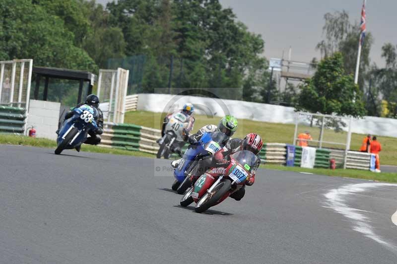 Mallory park Leicestershire;Mallory park photographs;Motorcycle action photographs;classic bikes;event digital images;eventdigitalimages;mallory park;no limits trackday;peter wileman photography;vintage bikes;vintage motorcycles;vmcc festival 1000 bikes