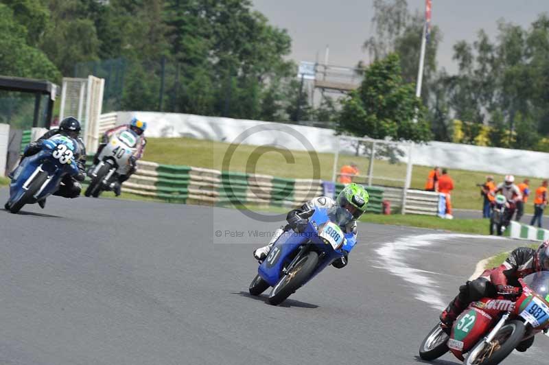 Mallory park Leicestershire;Mallory park photographs;Motorcycle action photographs;classic bikes;event digital images;eventdigitalimages;mallory park;no limits trackday;peter wileman photography;vintage bikes;vintage motorcycles;vmcc festival 1000 bikes