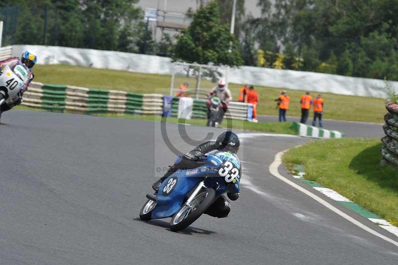 Mallory park Leicestershire;Mallory park photographs;Motorcycle action photographs;classic bikes;event digital images;eventdigitalimages;mallory park;no limits trackday;peter wileman photography;vintage bikes;vintage motorcycles;vmcc festival 1000 bikes