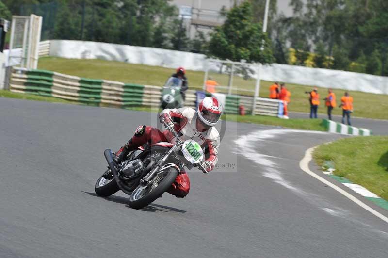 Mallory park Leicestershire;Mallory park photographs;Motorcycle action photographs;classic bikes;event digital images;eventdigitalimages;mallory park;no limits trackday;peter wileman photography;vintage bikes;vintage motorcycles;vmcc festival 1000 bikes