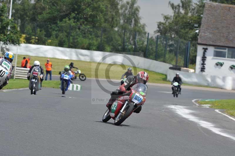 Mallory park Leicestershire;Mallory park photographs;Motorcycle action photographs;classic bikes;event digital images;eventdigitalimages;mallory park;no limits trackday;peter wileman photography;vintage bikes;vintage motorcycles;vmcc festival 1000 bikes