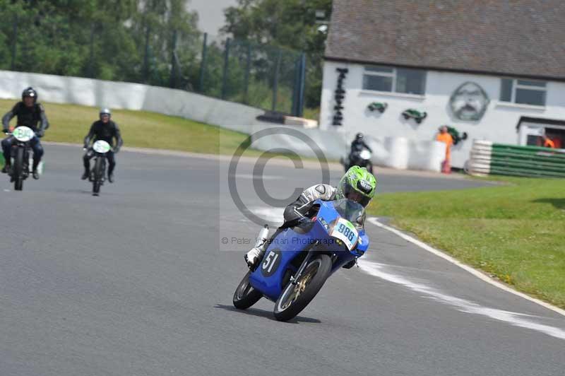 Mallory park Leicestershire;Mallory park photographs;Motorcycle action photographs;classic bikes;event digital images;eventdigitalimages;mallory park;no limits trackday;peter wileman photography;vintage bikes;vintage motorcycles;vmcc festival 1000 bikes