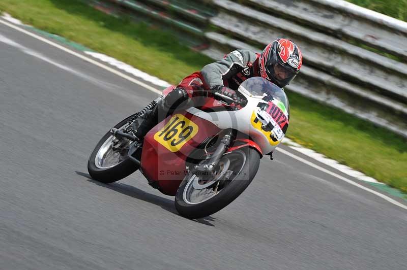 Mallory park Leicestershire;Mallory park photographs;Motorcycle action photographs;classic bikes;event digital images;eventdigitalimages;mallory park;no limits trackday;peter wileman photography;vintage bikes;vintage motorcycles;vmcc festival 1000 bikes