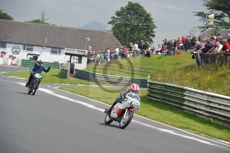 Mallory park Leicestershire;Mallory park photographs;Motorcycle action photographs;classic bikes;event digital images;eventdigitalimages;mallory park;no limits trackday;peter wileman photography;vintage bikes;vintage motorcycles;vmcc festival 1000 bikes