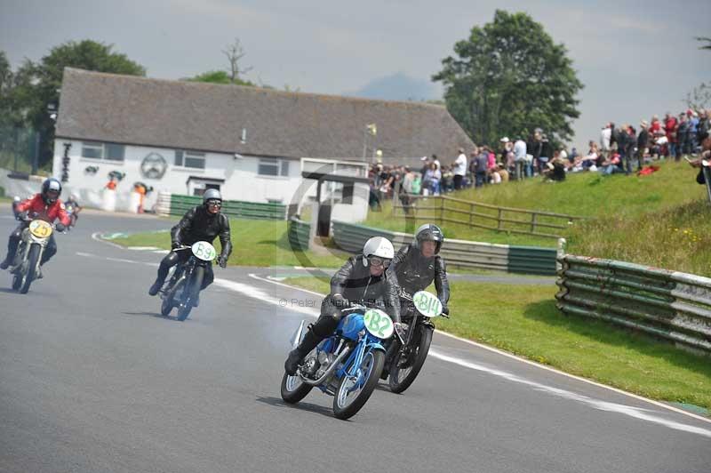 Mallory park Leicestershire;Mallory park photographs;Motorcycle action photographs;classic bikes;event digital images;eventdigitalimages;mallory park;no limits trackday;peter wileman photography;vintage bikes;vintage motorcycles;vmcc festival 1000 bikes