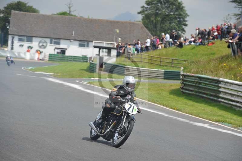 Mallory park Leicestershire;Mallory park photographs;Motorcycle action photographs;classic bikes;event digital images;eventdigitalimages;mallory park;no limits trackday;peter wileman photography;vintage bikes;vintage motorcycles;vmcc festival 1000 bikes