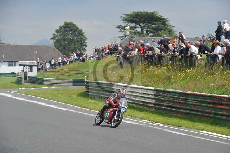 Mallory park Leicestershire;Mallory park photographs;Motorcycle action photographs;classic bikes;event digital images;eventdigitalimages;mallory park;no limits trackday;peter wileman photography;vintage bikes;vintage motorcycles;vmcc festival 1000 bikes