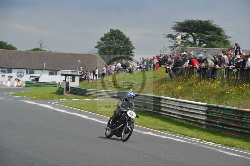 Mallory park Leicestershire;Mallory park photographs;Motorcycle action photographs;classic bikes;event digital images;eventdigitalimages;mallory park;no limits trackday;peter wileman photography;vintage bikes;vintage motorcycles;vmcc festival 1000 bikes