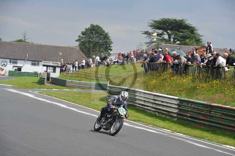 Mallory park Leicestershire;Mallory park photographs;Motorcycle action photographs;classic bikes;event digital images;eventdigitalimages;mallory park;no limits trackday;peter wileman photography;vintage bikes;vintage motorcycles;vmcc festival 1000 bikes