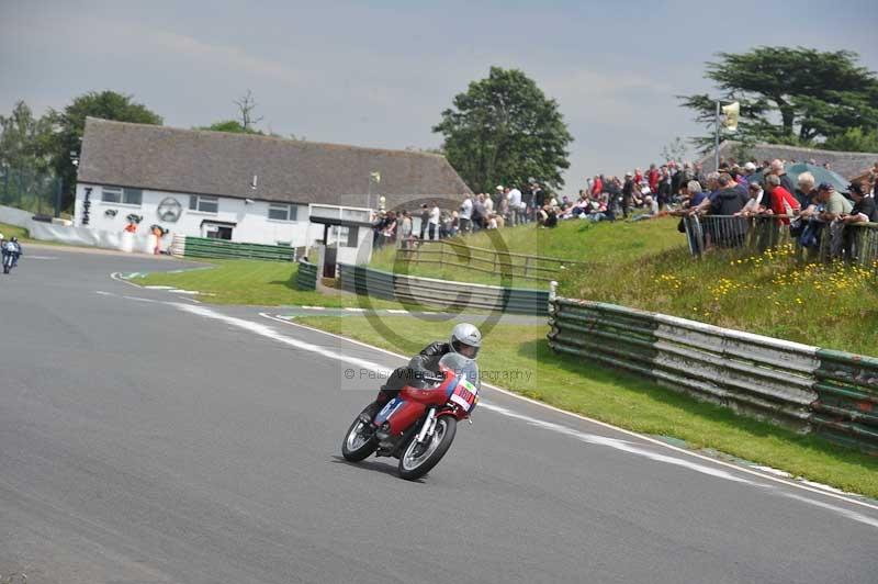 Mallory park Leicestershire;Mallory park photographs;Motorcycle action photographs;classic bikes;event digital images;eventdigitalimages;mallory park;no limits trackday;peter wileman photography;vintage bikes;vintage motorcycles;vmcc festival 1000 bikes