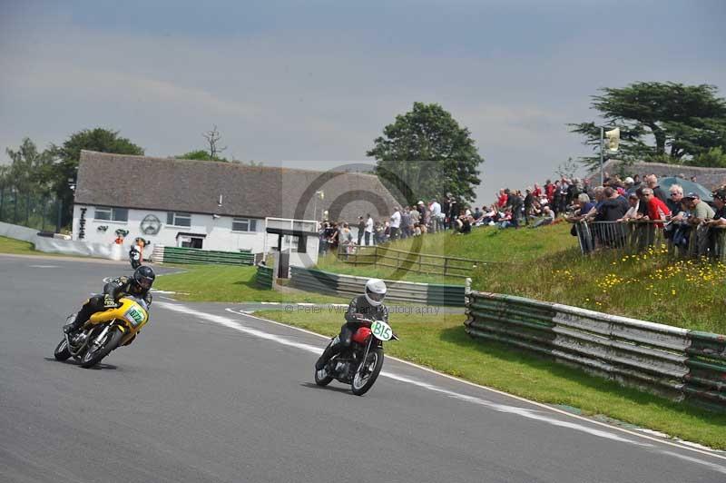 Mallory park Leicestershire;Mallory park photographs;Motorcycle action photographs;classic bikes;event digital images;eventdigitalimages;mallory park;no limits trackday;peter wileman photography;vintage bikes;vintage motorcycles;vmcc festival 1000 bikes