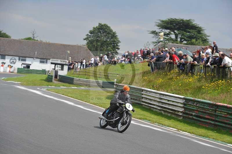 Mallory park Leicestershire;Mallory park photographs;Motorcycle action photographs;classic bikes;event digital images;eventdigitalimages;mallory park;no limits trackday;peter wileman photography;vintage bikes;vintage motorcycles;vmcc festival 1000 bikes