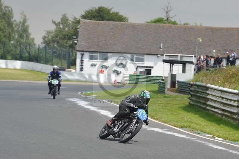 Mallory park Leicestershire;Mallory park photographs;Motorcycle action photographs;classic bikes;event digital images;eventdigitalimages;mallory park;no limits trackday;peter wileman photography;vintage bikes;vintage motorcycles;vmcc festival 1000 bikes