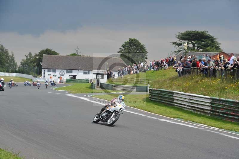 Mallory park Leicestershire;Mallory park photographs;Motorcycle action photographs;classic bikes;event digital images;eventdigitalimages;mallory park;no limits trackday;peter wileman photography;vintage bikes;vintage motorcycles;vmcc festival 1000 bikes