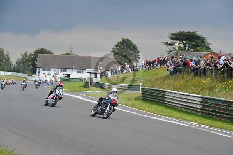 Mallory park Leicestershire;Mallory park photographs;Motorcycle action photographs;classic bikes;event digital images;eventdigitalimages;mallory park;no limits trackday;peter wileman photography;vintage bikes;vintage motorcycles;vmcc festival 1000 bikes