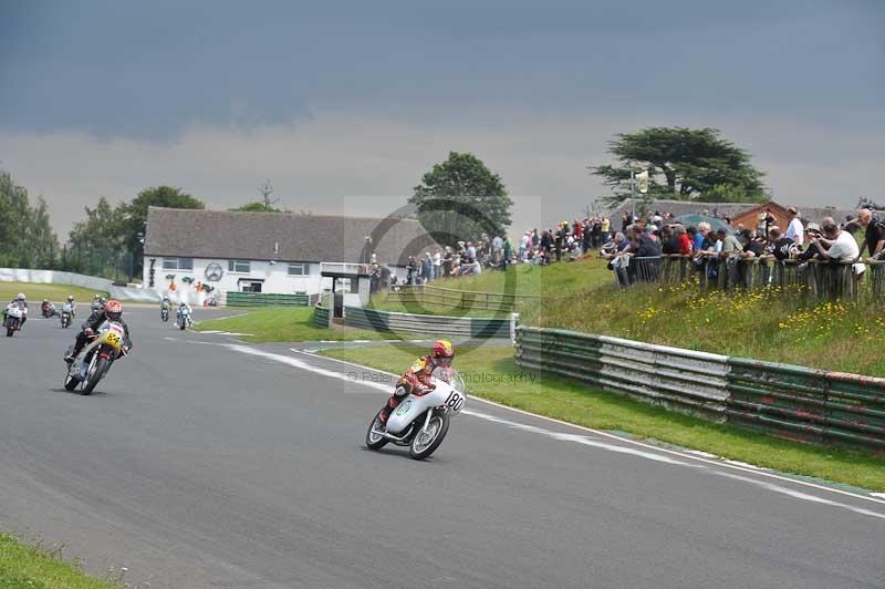 Mallory park Leicestershire;Mallory park photographs;Motorcycle action photographs;classic bikes;event digital images;eventdigitalimages;mallory park;no limits trackday;peter wileman photography;vintage bikes;vintage motorcycles;vmcc festival 1000 bikes