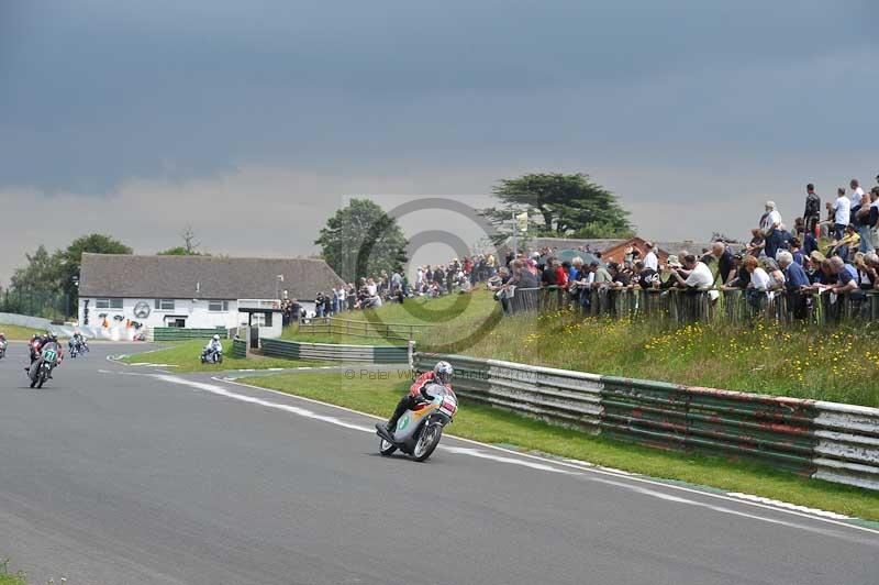 Mallory park Leicestershire;Mallory park photographs;Motorcycle action photographs;classic bikes;event digital images;eventdigitalimages;mallory park;no limits trackday;peter wileman photography;vintage bikes;vintage motorcycles;vmcc festival 1000 bikes