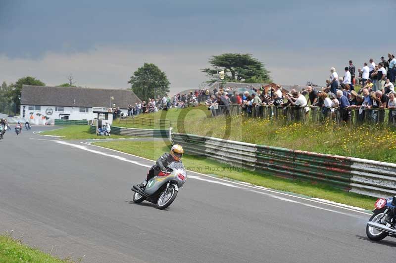 Mallory park Leicestershire;Mallory park photographs;Motorcycle action photographs;classic bikes;event digital images;eventdigitalimages;mallory park;no limits trackday;peter wileman photography;vintage bikes;vintage motorcycles;vmcc festival 1000 bikes