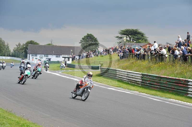 Mallory park Leicestershire;Mallory park photographs;Motorcycle action photographs;classic bikes;event digital images;eventdigitalimages;mallory park;no limits trackday;peter wileman photography;vintage bikes;vintage motorcycles;vmcc festival 1000 bikes