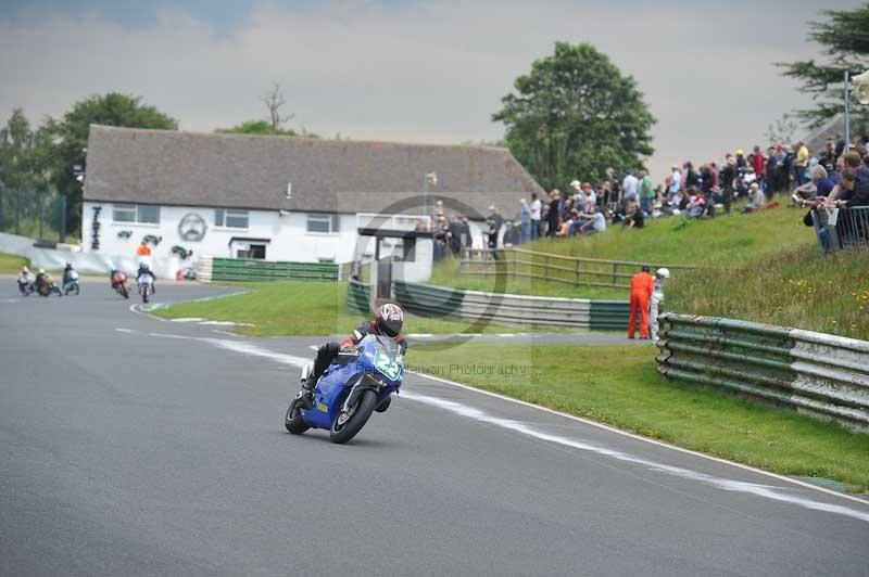 Mallory park Leicestershire;Mallory park photographs;Motorcycle action photographs;classic bikes;event digital images;eventdigitalimages;mallory park;no limits trackday;peter wileman photography;vintage bikes;vintage motorcycles;vmcc festival 1000 bikes