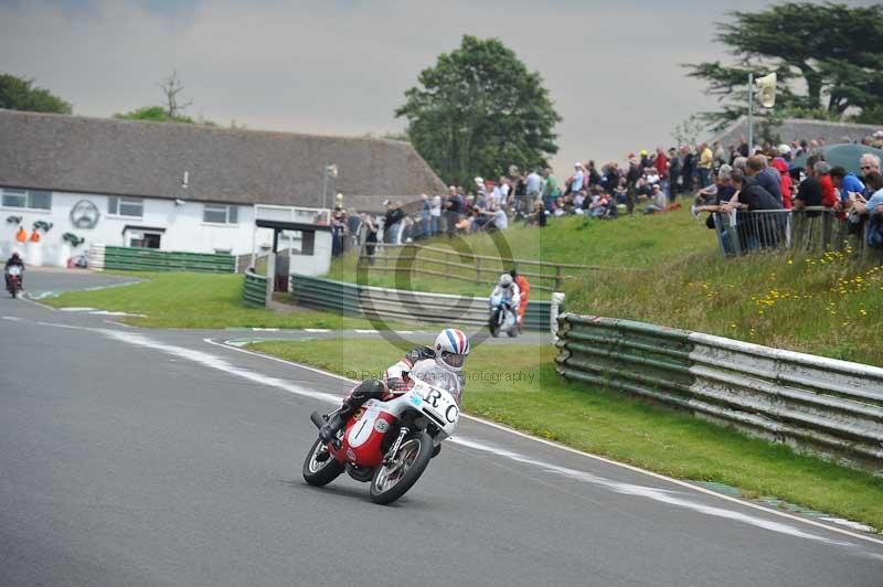 Mallory park Leicestershire;Mallory park photographs;Motorcycle action photographs;classic bikes;event digital images;eventdigitalimages;mallory park;no limits trackday;peter wileman photography;vintage bikes;vintage motorcycles;vmcc festival 1000 bikes