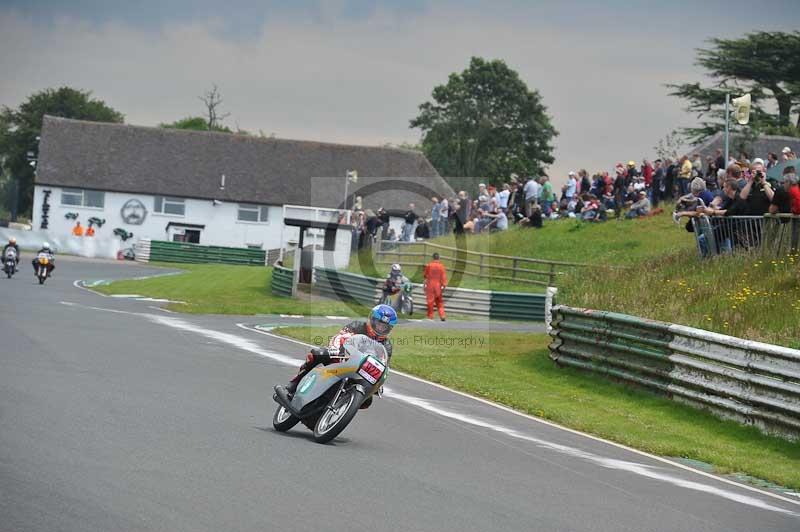 Mallory park Leicestershire;Mallory park photographs;Motorcycle action photographs;classic bikes;event digital images;eventdigitalimages;mallory park;no limits trackday;peter wileman photography;vintage bikes;vintage motorcycles;vmcc festival 1000 bikes