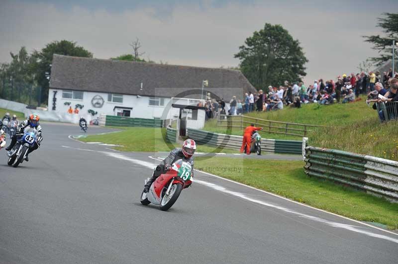 Mallory park Leicestershire;Mallory park photographs;Motorcycle action photographs;classic bikes;event digital images;eventdigitalimages;mallory park;no limits trackday;peter wileman photography;vintage bikes;vintage motorcycles;vmcc festival 1000 bikes