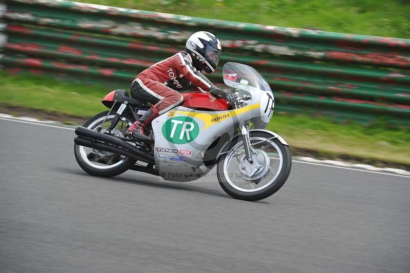 Mallory park Leicestershire;Mallory park photographs;Motorcycle action photographs;classic bikes;event digital images;eventdigitalimages;mallory park;no limits trackday;peter wileman photography;vintage bikes;vintage motorcycles;vmcc festival 1000 bikes