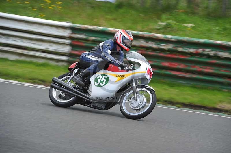 Mallory park Leicestershire;Mallory park photographs;Motorcycle action photographs;classic bikes;event digital images;eventdigitalimages;mallory park;no limits trackday;peter wileman photography;vintage bikes;vintage motorcycles;vmcc festival 1000 bikes