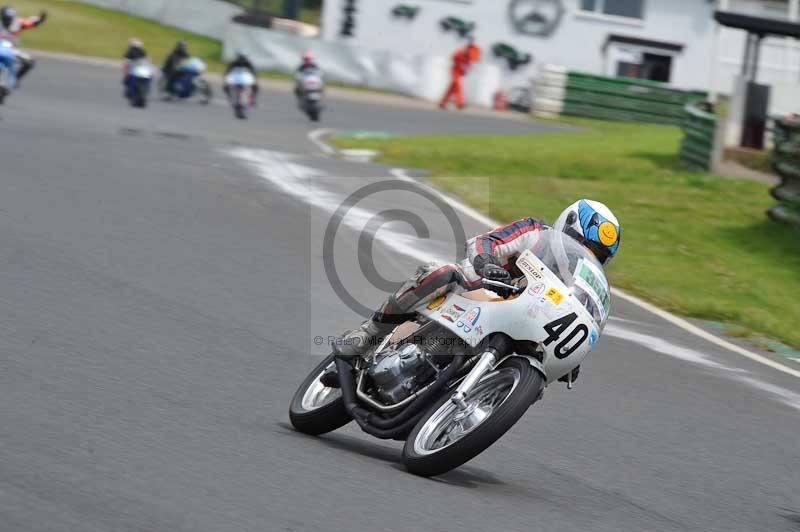 Mallory park Leicestershire;Mallory park photographs;Motorcycle action photographs;classic bikes;event digital images;eventdigitalimages;mallory park;no limits trackday;peter wileman photography;vintage bikes;vintage motorcycles;vmcc festival 1000 bikes