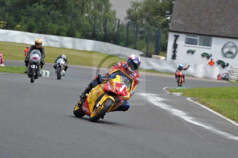 Mallory park Leicestershire;Mallory park photographs;Motorcycle action photographs;classic bikes;event digital images;eventdigitalimages;mallory park;no limits trackday;peter wileman photography;vintage bikes;vintage motorcycles;vmcc festival 1000 bikes