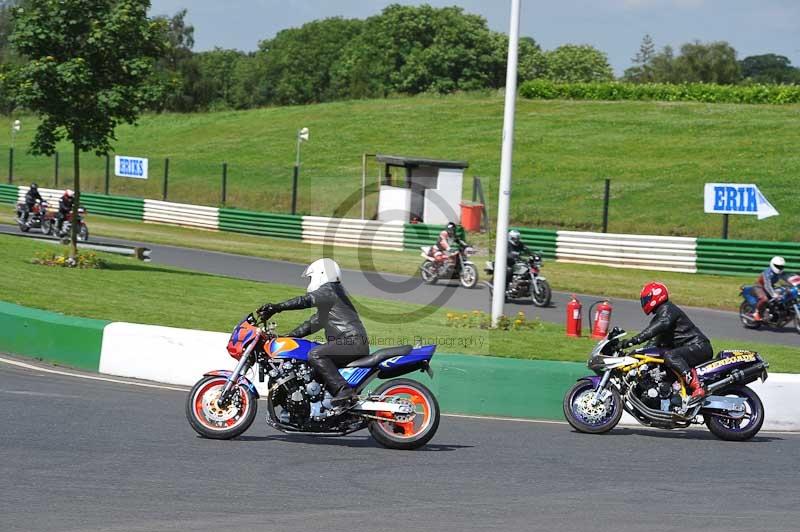 Mallory park Leicestershire;Mallory park photographs;Motorcycle action photographs;classic bikes;event digital images;eventdigitalimages;mallory park;no limits trackday;peter wileman photography;vintage bikes;vintage motorcycles;vmcc festival 1000 bikes