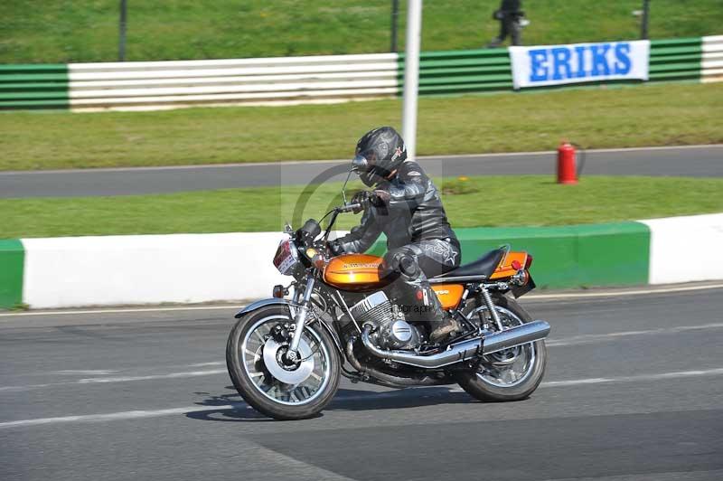 Mallory park Leicestershire;Mallory park photographs;Motorcycle action photographs;classic bikes;event digital images;eventdigitalimages;mallory park;no limits trackday;peter wileman photography;vintage bikes;vintage motorcycles;vmcc festival 1000 bikes