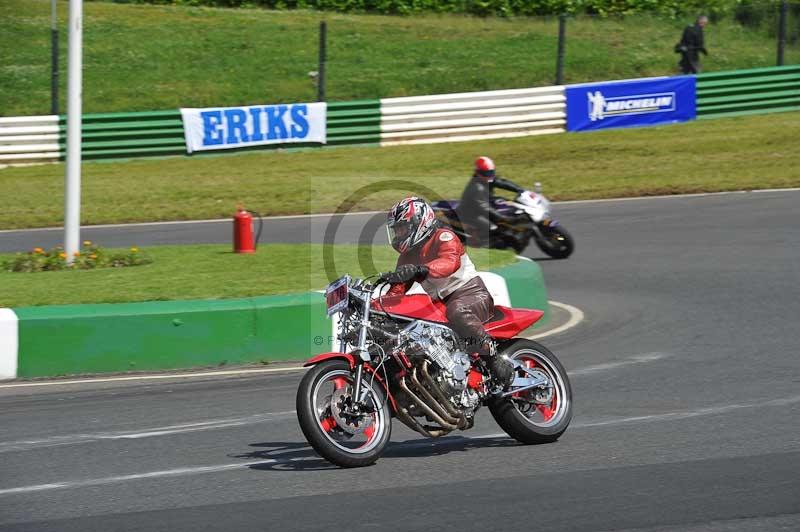 Mallory park Leicestershire;Mallory park photographs;Motorcycle action photographs;classic bikes;event digital images;eventdigitalimages;mallory park;no limits trackday;peter wileman photography;vintage bikes;vintage motorcycles;vmcc festival 1000 bikes