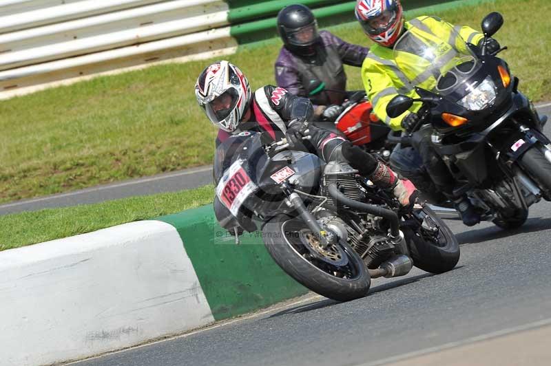 Mallory park Leicestershire;Mallory park photographs;Motorcycle action photographs;classic bikes;event digital images;eventdigitalimages;mallory park;no limits trackday;peter wileman photography;vintage bikes;vintage motorcycles;vmcc festival 1000 bikes