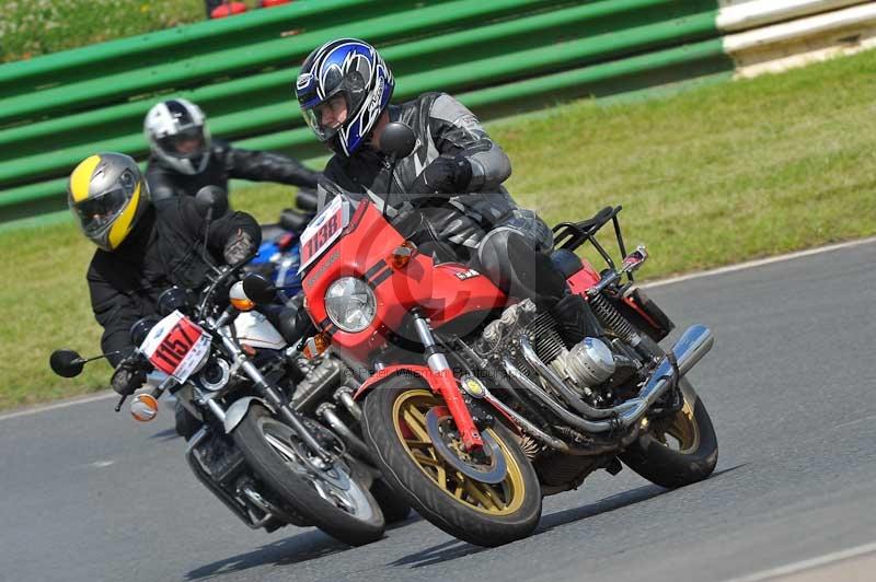 Mallory park Leicestershire;Mallory park photographs;Motorcycle action photographs;classic bikes;event digital images;eventdigitalimages;mallory park;no limits trackday;peter wileman photography;vintage bikes;vintage motorcycles;vmcc festival 1000 bikes