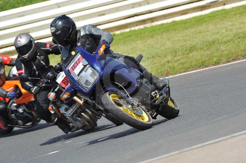 Mallory park Leicestershire;Mallory park photographs;Motorcycle action photographs;classic bikes;event digital images;eventdigitalimages;mallory park;no limits trackday;peter wileman photography;vintage bikes;vintage motorcycles;vmcc festival 1000 bikes